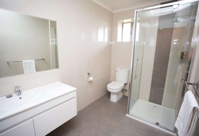 מוטל Blue Whale Motor Inn & Apartments