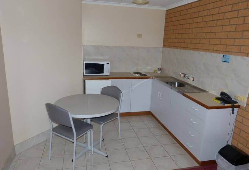 מוטל Blue Whale Motor Inn & Apartments