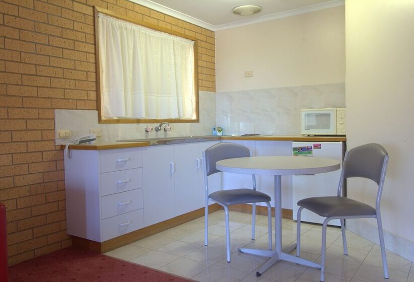 מוטל Blue Whale Motor Inn & Apartments