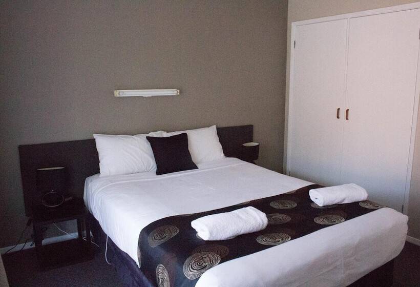 מוטל Blue Whale Motor Inn & Apartments