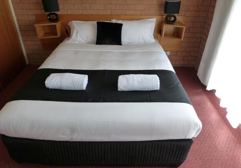 מוטל Blue Whale Motor Inn & Apartments