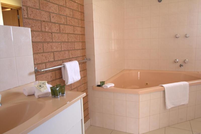 מוטל Blue Whale Motor Inn & Apartments