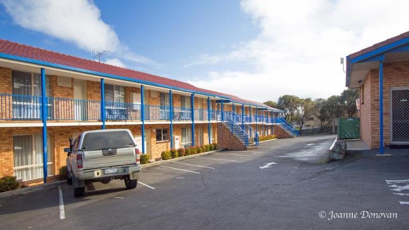 מוטל Blue Whale Motor Inn & Apartments