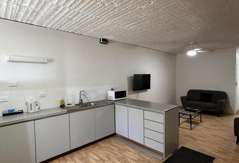 فندق على الطريق Desert View Apartments