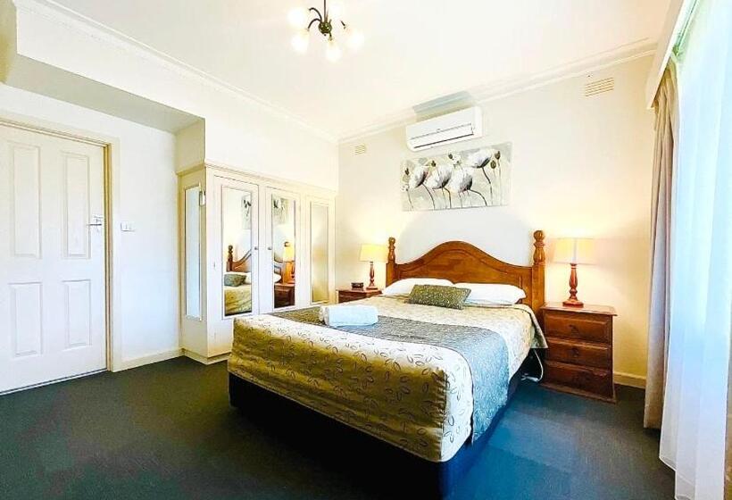 Connells Motel & Serviced Apartments