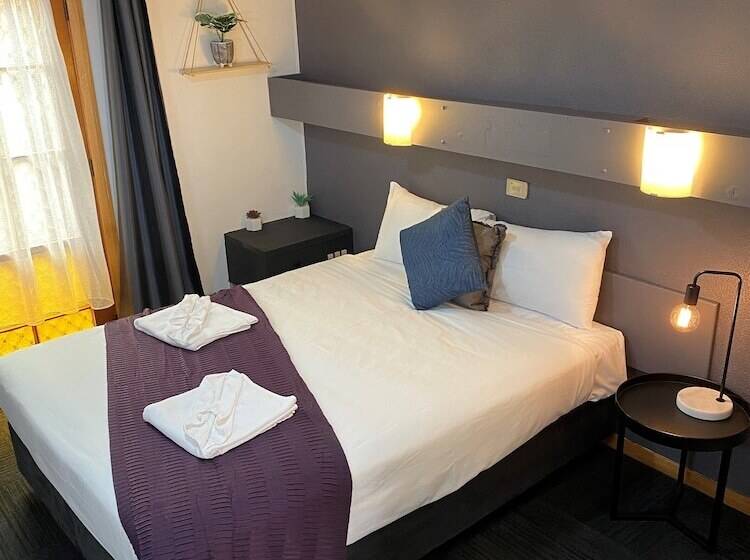 Elm Court Motel