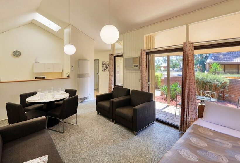 Executive Hideaway Motel
