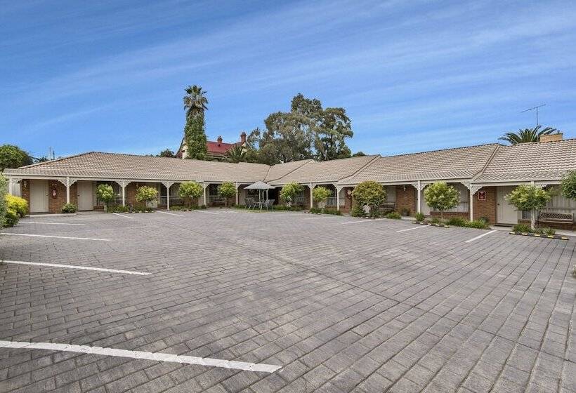 Отель Golden Square Motor Inn