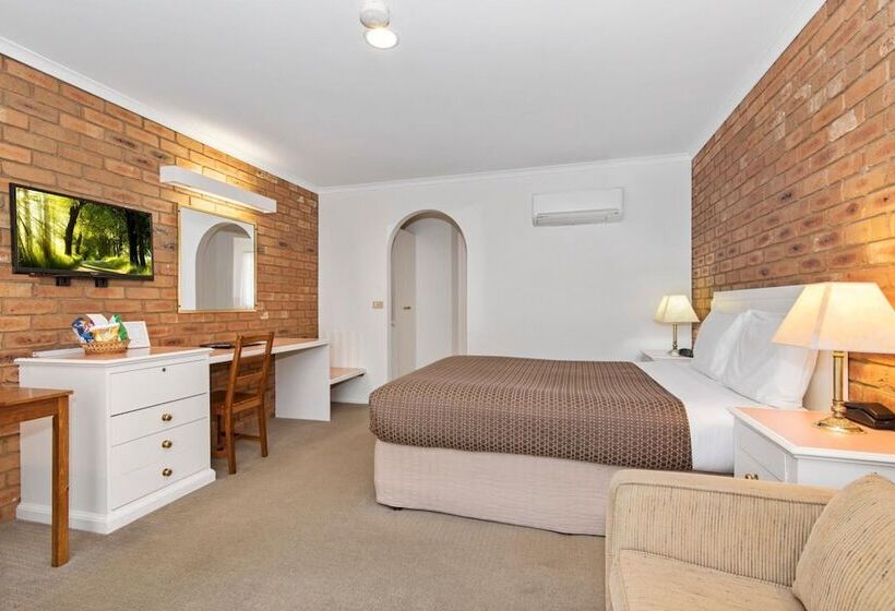Отель Golden Square Motor Inn