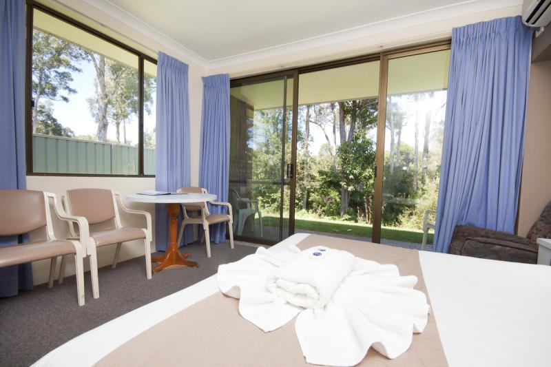 בית מלון כפרי Island Palms Motor Inn