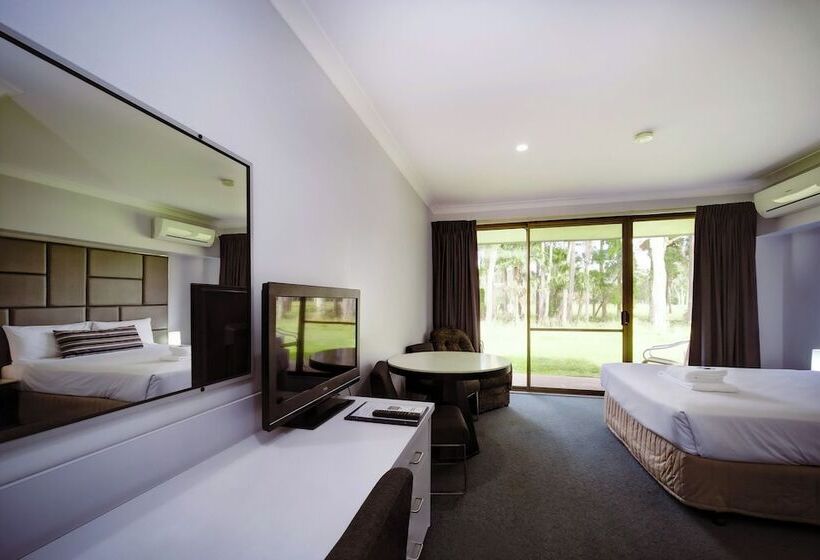 בית מלון כפרי Island Palms Motor Inn