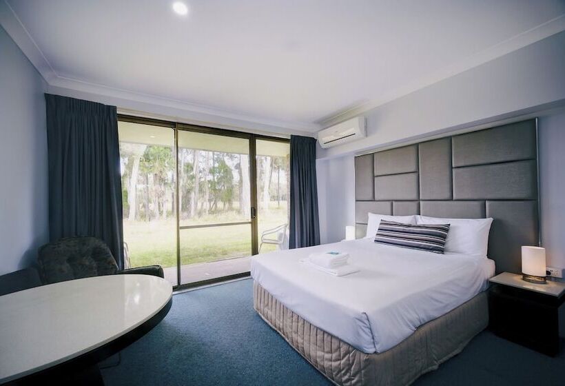 בית מלון כפרי Island Palms Motor Inn