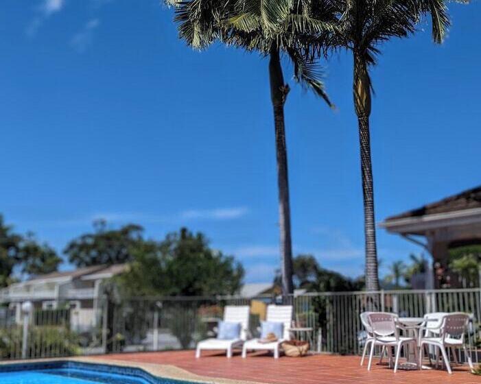 בית מלון כפרי Island Palms Motor Inn