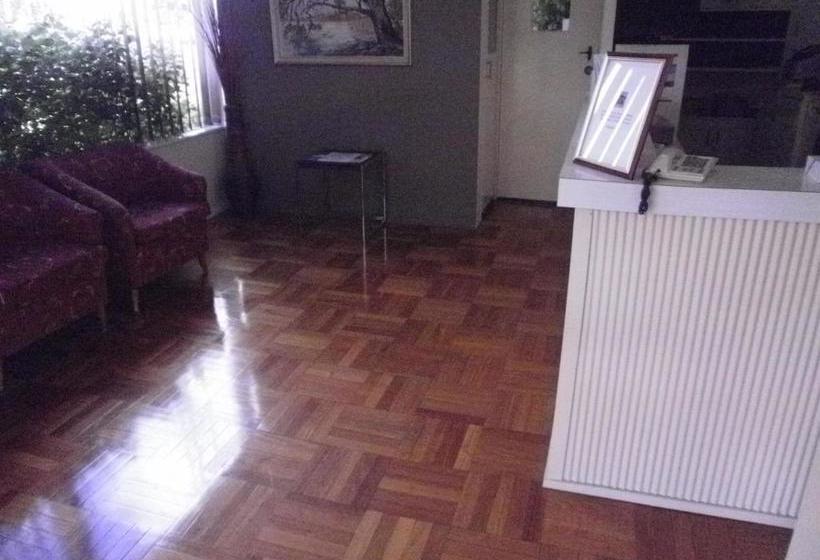 فندق Kar Rama Motor Inn