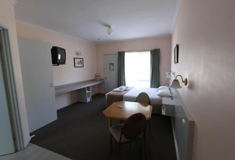 Отель Lazy River Motor Inn