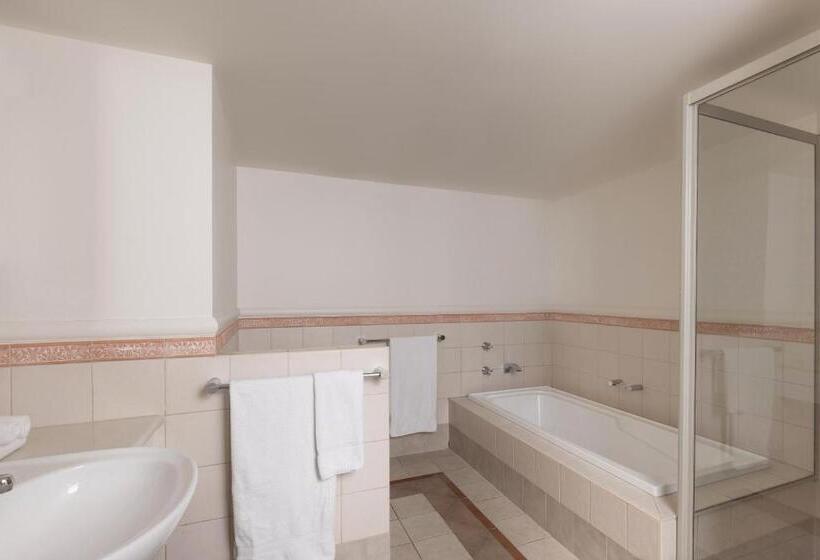 هتل Mantra Crown Towers