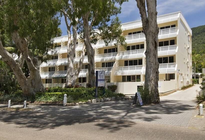 هتل Marlin Waters Beachfront Apartments