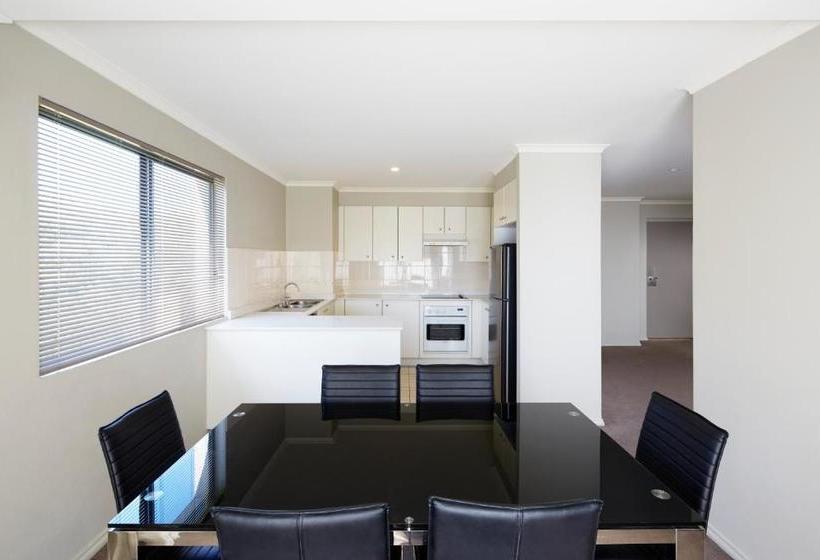 هتل Pinnacle Apartments