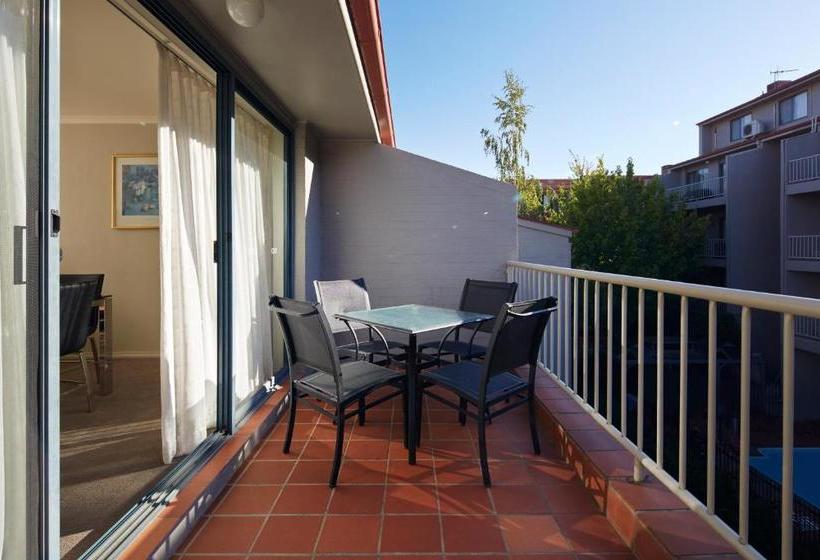 هتل Pinnacle Apartments