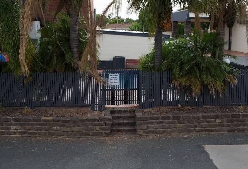 Отель Pioneer Station Motor Inn