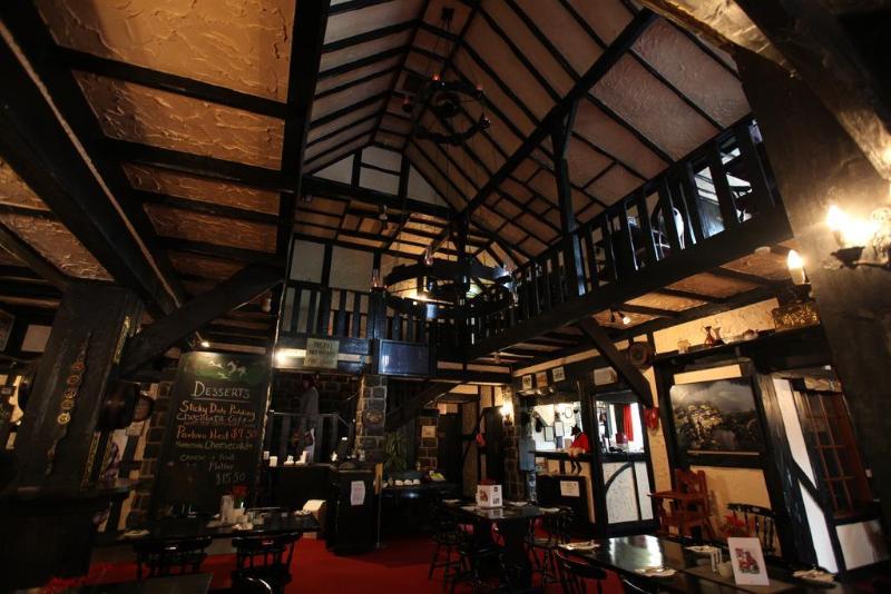 בית מלון כפרי The Fox And Hounds Historic