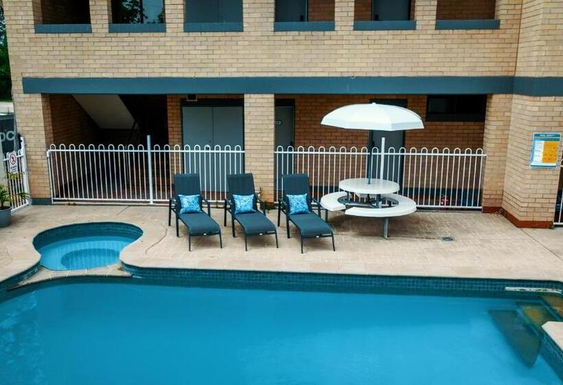 Отель The Select Inn Penrith