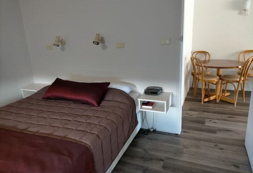 Мотель Country Motor Inn