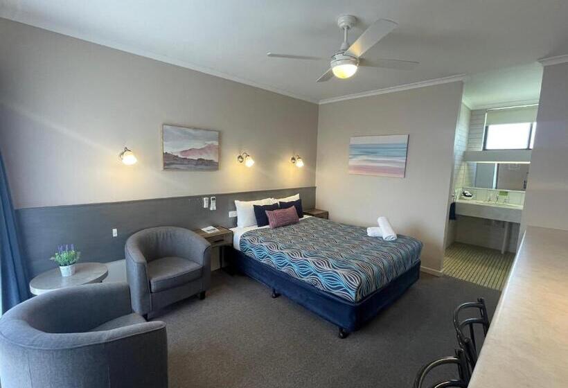 Paddlewheel Motel