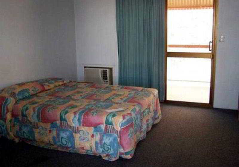 אתר נופש Heavitree Gap Outback Lodge