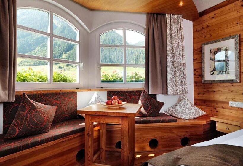 هتل Goldener Adler   Im Sommer Silvretta Card Premium Inkludiert