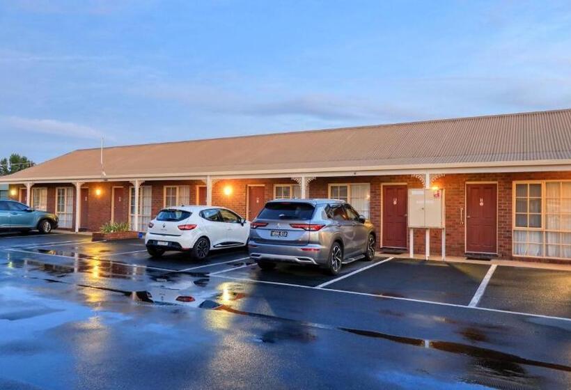 Top Of The Town Motel & Apartments