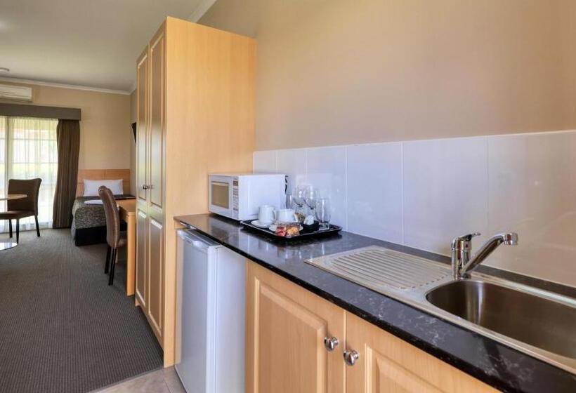 Top Of The Town Motel & Apartments