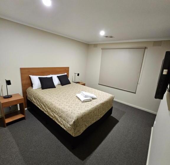 Top Of The Town Motel & Apartments