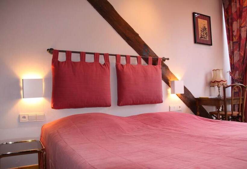 ホテル Logis Hostellerie De La Claire Fontaine
