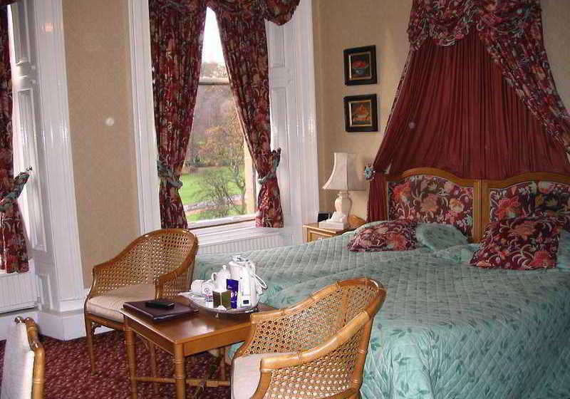 Ewington Hotel