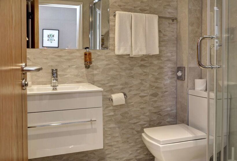 هتل Best Western Buckingham Palace Rd