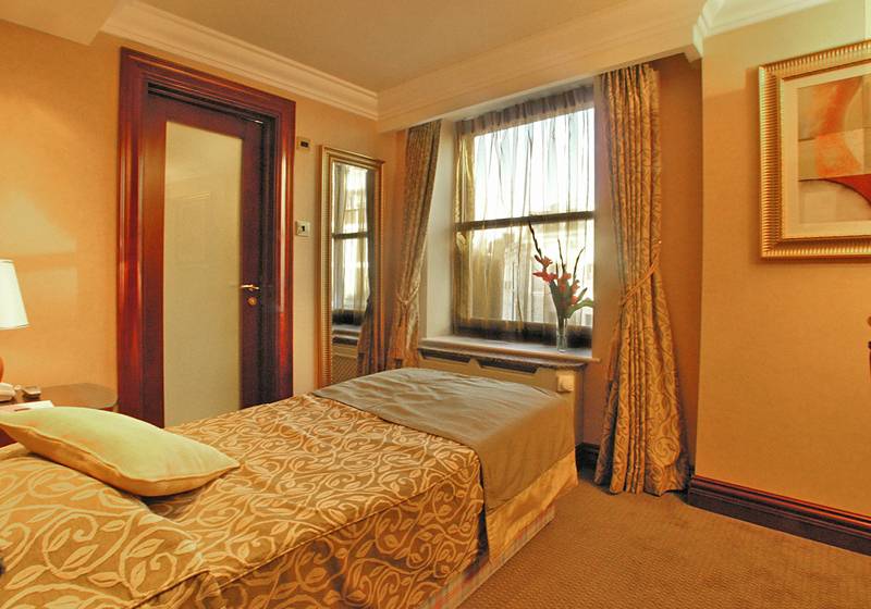 Отель Park Grand London Kensington