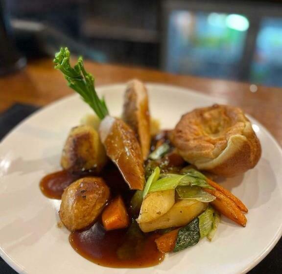 هتل The Balavoulin Pub With Rooms