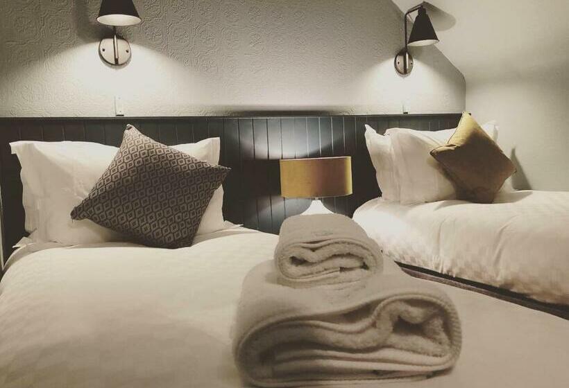 هتل The Balavoulin Pub With Rooms