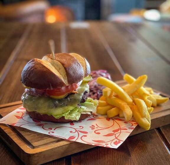 هتل The Balavoulin Pub With Rooms