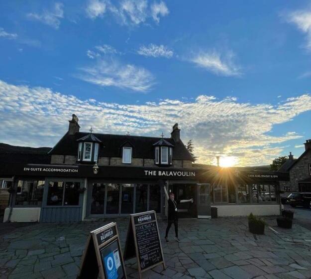 هتل The Balavoulin Pub With Rooms