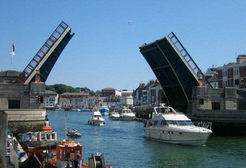 בית מלון כפרי The Crown