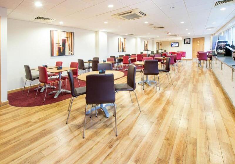 ホテル Travelodge Loughborough Central