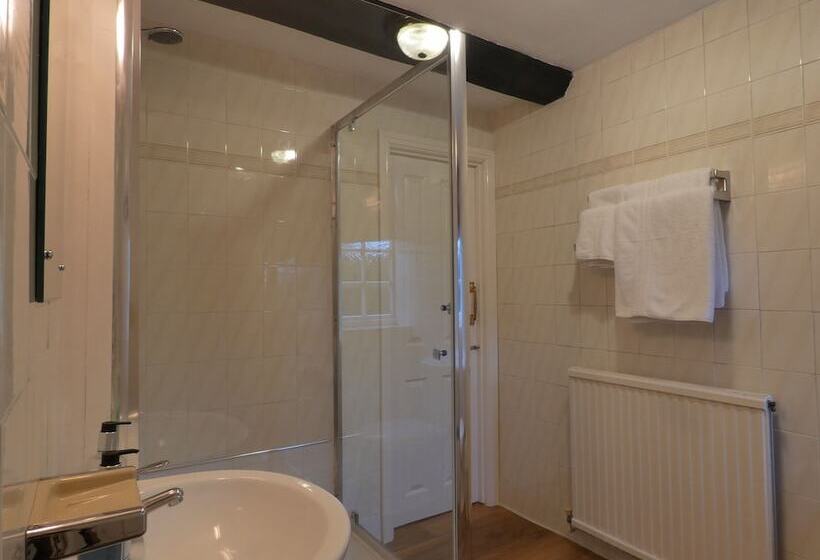 هتل Brook Marston Farm