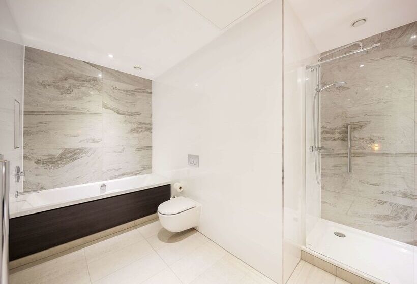 בית מלון כפרי Doubletree By Hilton  Edinburgh City Centre