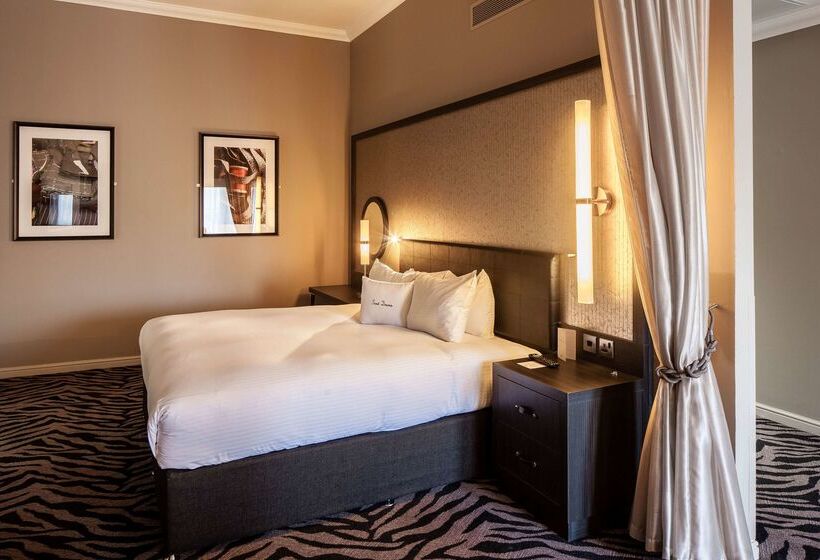 בית מלון כפרי Doubletree By Hilton  Edinburgh City Centre