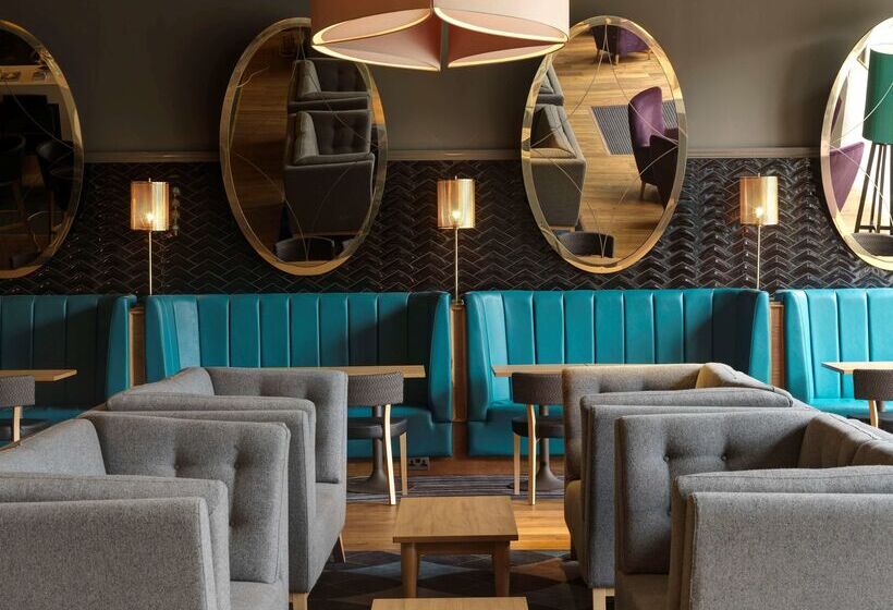 בית מלון כפרי Doubletree By Hilton  Edinburgh City Centre