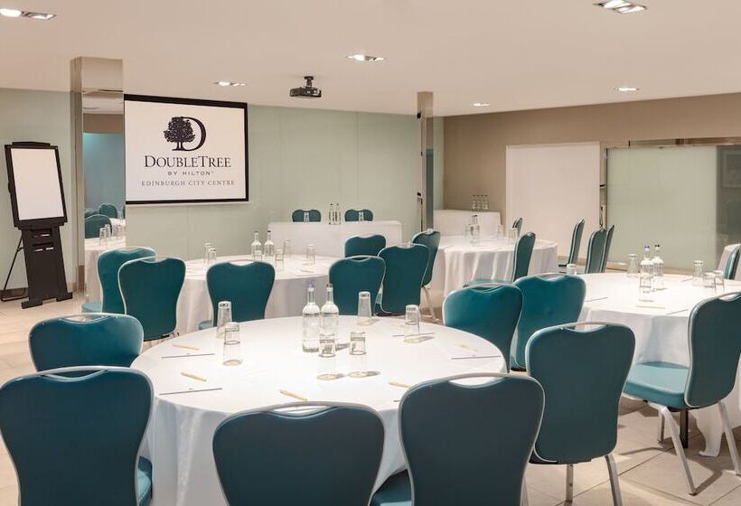 בית מלון כפרי Doubletree By Hilton  Edinburgh City Centre
