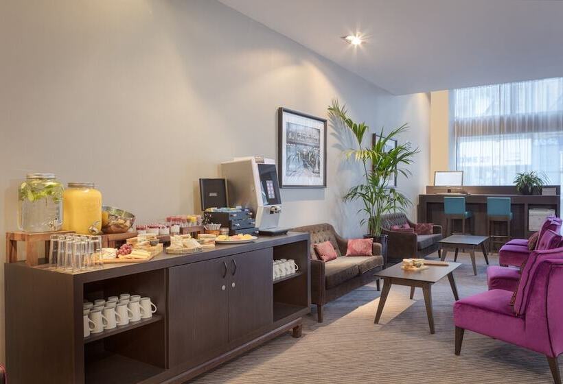 בית מלון כפרי Doubletree By Hilton  Edinburgh City Centre
