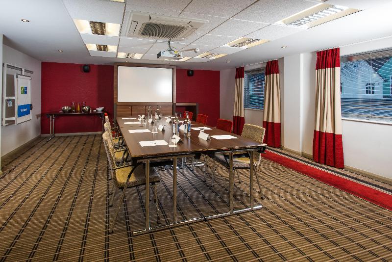 هتل Holiday Inn Express Warwick   Stratford Upon Avon, An Ihg